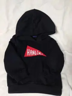 黒フード付きトレーナー