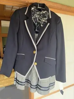 女子フォーマルスーツ4点セット（ジャケット未使用）