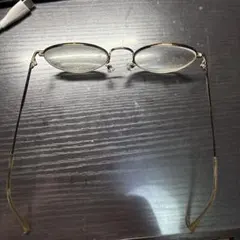 シルバーメタルフレームオーバルメガネ