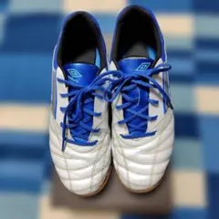 umbro フットサルシューズ ホワイト/ブルー