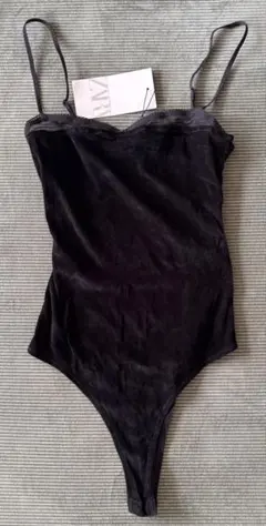 ZARA ベロア キャミソール ボディスーツ ブラックのサムネイル