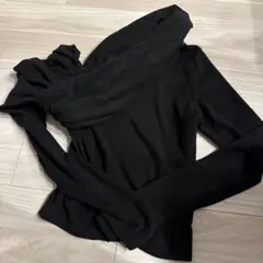 オフショルダー ブラックニットトップス