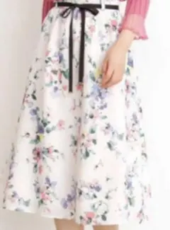 プロポーション　花柄スカート