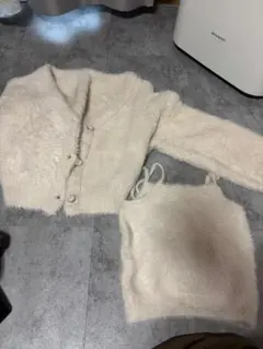 【最終値下げ】アイボリー ファー風カーディガンとキャミソールセット GRL