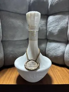 未開封 ニッカウイスキー 鶴 TSURU 白陶器ボトルのサムネイル