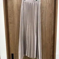 fifth光沢感のある薄いベージュプリーツスカート