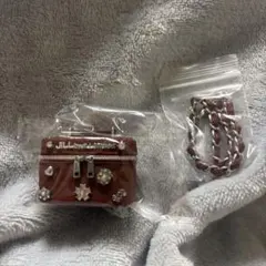 ジルスチュアート ミニブローチバニティ キーホルダー ガチャガチャ