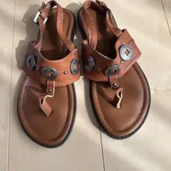 RODEO CROWNS ブラウン トングサンダル