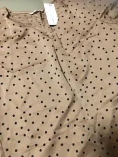 ノースリーブ ベージュ ドット ワンピース