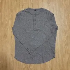 UNIQLO グレー ヘンリーネック 長袖カットソー