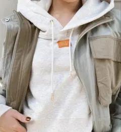 Alexiastam Logo Patch Cropped Hoodie グレーのサムネイル