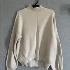 GU ベージュ ハイネックニット sサイズ