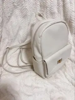 ホワイト 合成皮革 リュック　バックパック