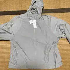 ユニクロ　ポケッタブルuvカットパーカー