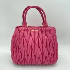miu miu ピンク キルティング ラム革 ハンドバッグ