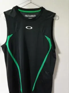 OAKLEY ノースリーブ トップス Lサイズ ブラック グリーン（メンズ）のサムネイル