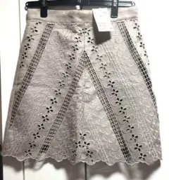 新品未使用　H&M 刺繍入りスカート ベージュ