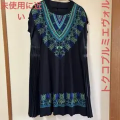 【未使用に近い】✨トクコプルミエヴォル✨袖無し刺繍とプリーツのロングワンピース❣️