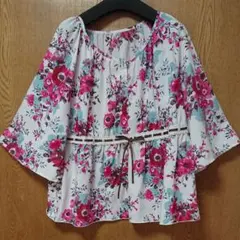 【新品同様】可愛い‼️デザイン トップス 花柄 ブラウス チュニック