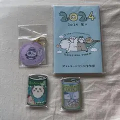 ちいかわ　ハチワレ　アクリルキーホルダー　缶バッジ　ポストカードブック