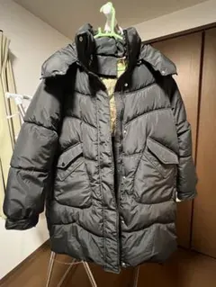 ブラックダウンジャケット フード付き