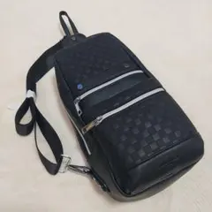 HUNDRED ブラック ショルダーバッグ