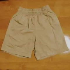 GU　ベージュ ショートパンツ