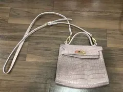 クロコダイル風レザー ピンクショルダーバッグ