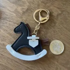 午年におすすめ ロッキングホース型カラフルチャーム｜合成皮革