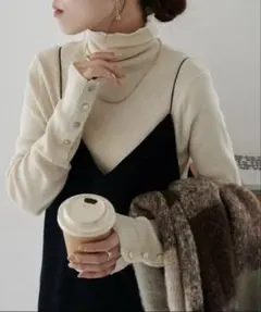 discoat 美品　リブ袖口ボタンタートル　アイボリー