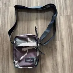 eastpak ショルダーバッグ カモ柄
