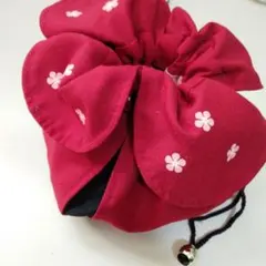 赤い花柄の巾着型和装小物