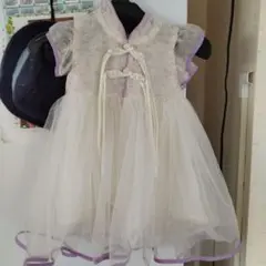 ベビードレス クリーム色と紫色