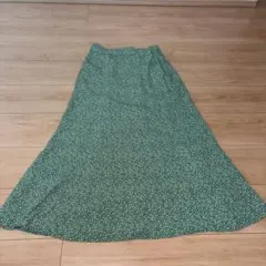 グローバルワーク　ロングフレアスカート　Mサイズ　鮮やかグリーン×小花柄　春夏