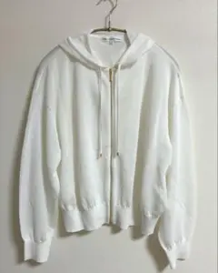 美品【23区】シャイニーシアー ニット パーカー（White）のサムネイル