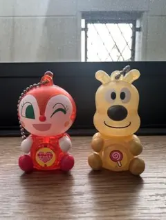 アンパンマンカプセルトイ　ドキンちゃんとチーズ