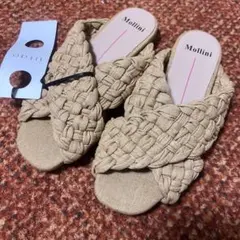 ベージュのサムネイル