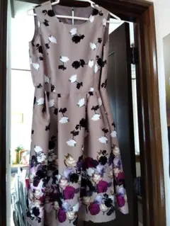 花柄ワンピース