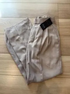 ánuans ベージュ プリーツパンツ　新品　未使用　タグ付き　入学式　就活