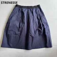 【ストラネス】膝丈フレアスカート　タック入り　綺麗め　美シルエット　ネイビーのサムネイル