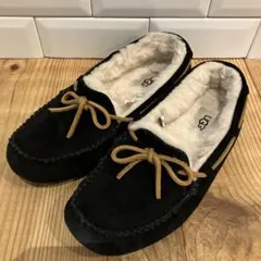 【美品】アグ UGG ダコタ Dakota リボン　モカシン 23㎝　ブラック