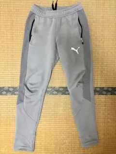美品‼️PUMA グレー スウェットパンツ XS
