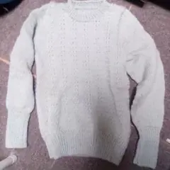 ライトグリーン ケーブル編み ニットセーター