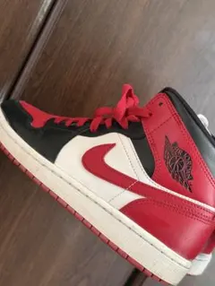 Nike Air Jordan 1 赤黒白 ハイカット