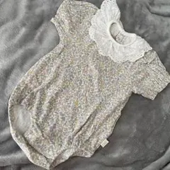 ベビー　70センチ　花柄ロンパース　レース襟