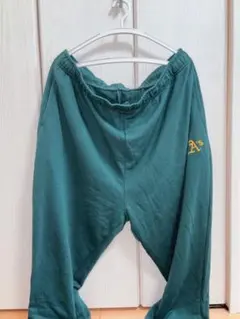 A'sロゴ刺繍 緑色スウェットパンツ