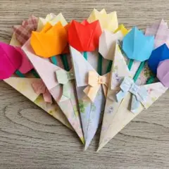 【春の壁面飾り　チューリップ花束　クローバー柄】