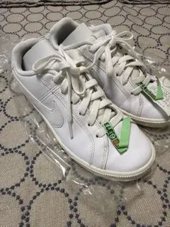 NIKE コートロイヤル 23.5cm 白 レディース 749867-105