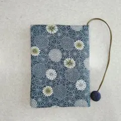 文庫本布のブックカバー　菊小紋