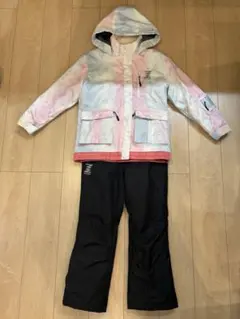 BANNNE（バンネ）ジュニアスキーウェア上下セットガールズ　雪柄 140cm